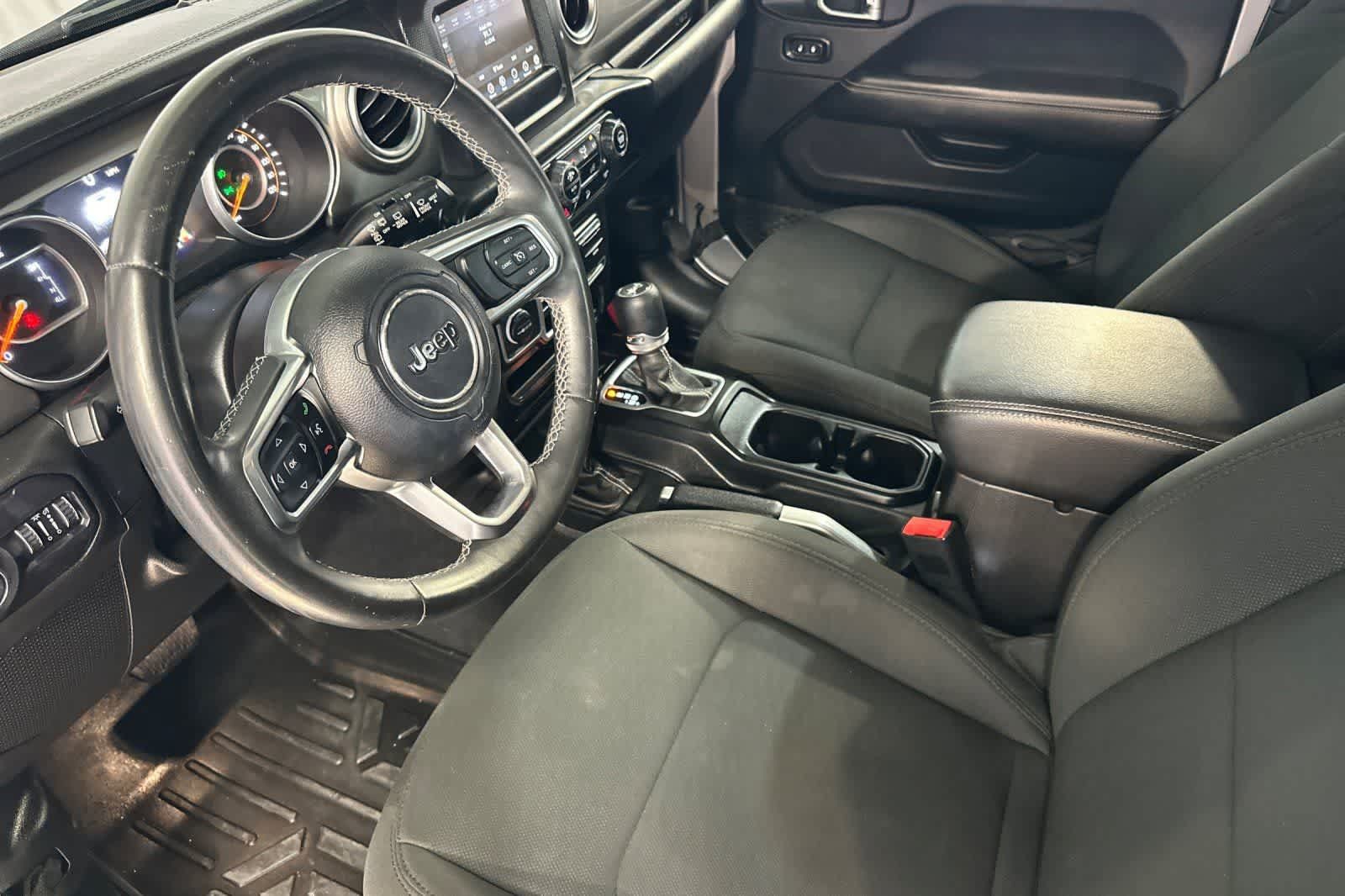 Used 2018 Jeep Wrangler Unlimited Sahara AWD/4WD image 11