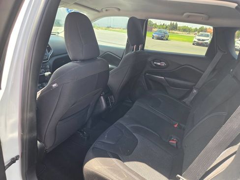 Used 2019 Jeep Cherokee Latitude w/ Popular Appearance Group AWD/4WD image 5