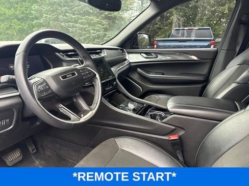 Used 2022 Jeep Grand Cherokee Altitude AWD/4WD image 6