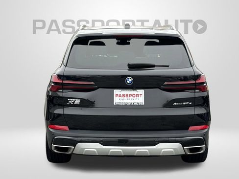 Used 2025 BMW X5 xDrive50e image 3