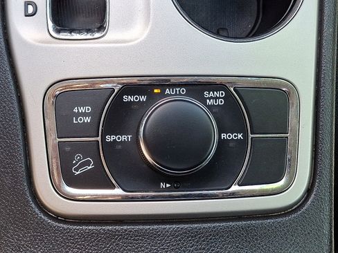 Used 2012 Jeep Grand Cherokee Laredo AWD/4WD image 16