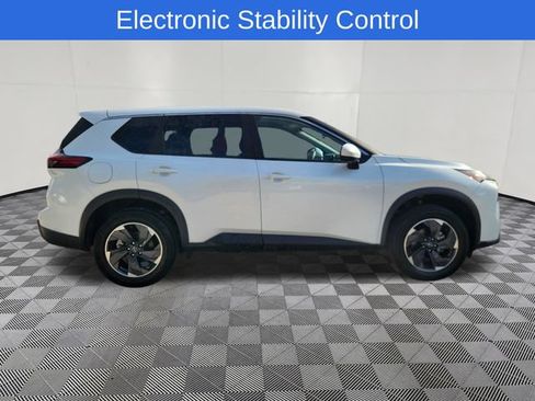 Used 2024 Nissan Rogue SV FWD image 4