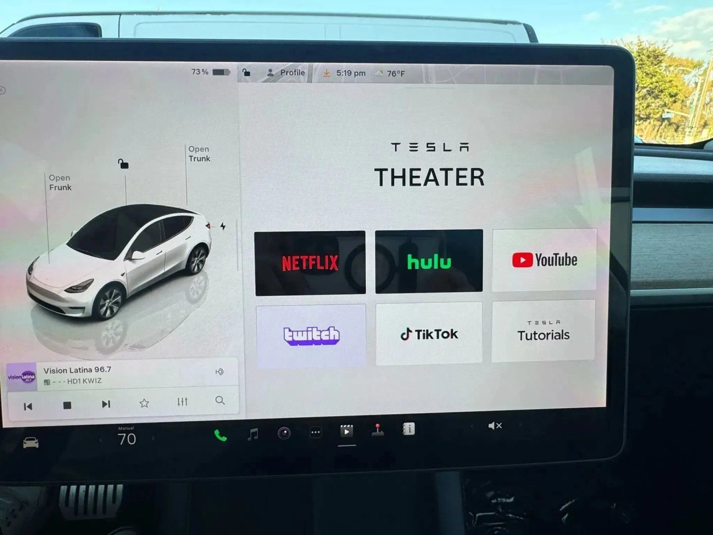 Used 2022 Tesla Model Y Long Range AWD/4WD image 15