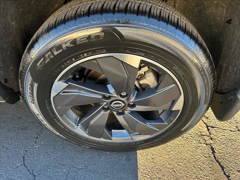 Used 2025 Nissan Rogue SV w/ SV Premium Package FWD image 26
