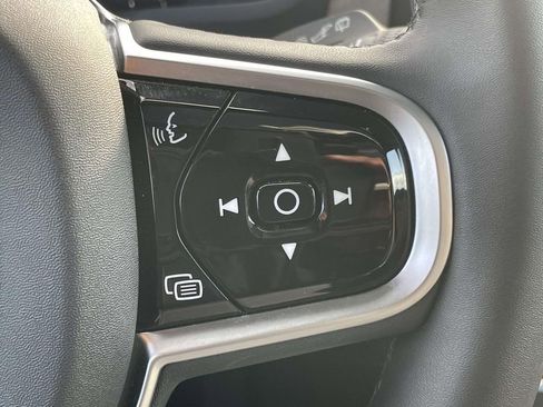 Used 2025 Volvo XC90 B5 Plus image 12