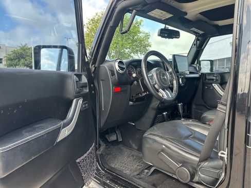Used 2016 Jeep Wrangler Unlimited Rubicon AWD/4WD image 5