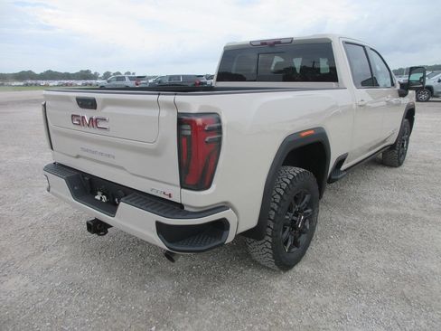 New 2026 GMC Sierra 2500 AT4 w/ AT4 Premium Plus Package AWD/4WD image 4