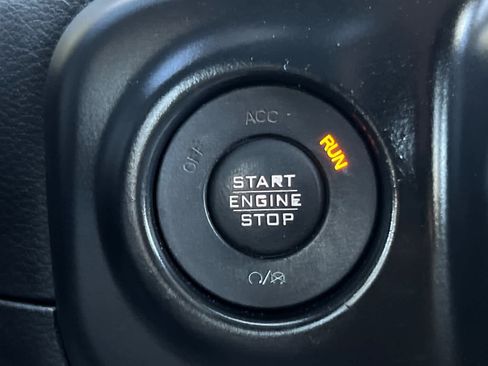 Used 2018 Jeep Wrangler Unlimited Sahara AWD/4WD image 25