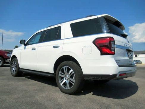 Used 2024 Ford Expedition Limited image 3
