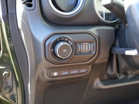 Used 2022 Jeep Wrangler Unlimited Sahara w/ Cold Weather Group image 17