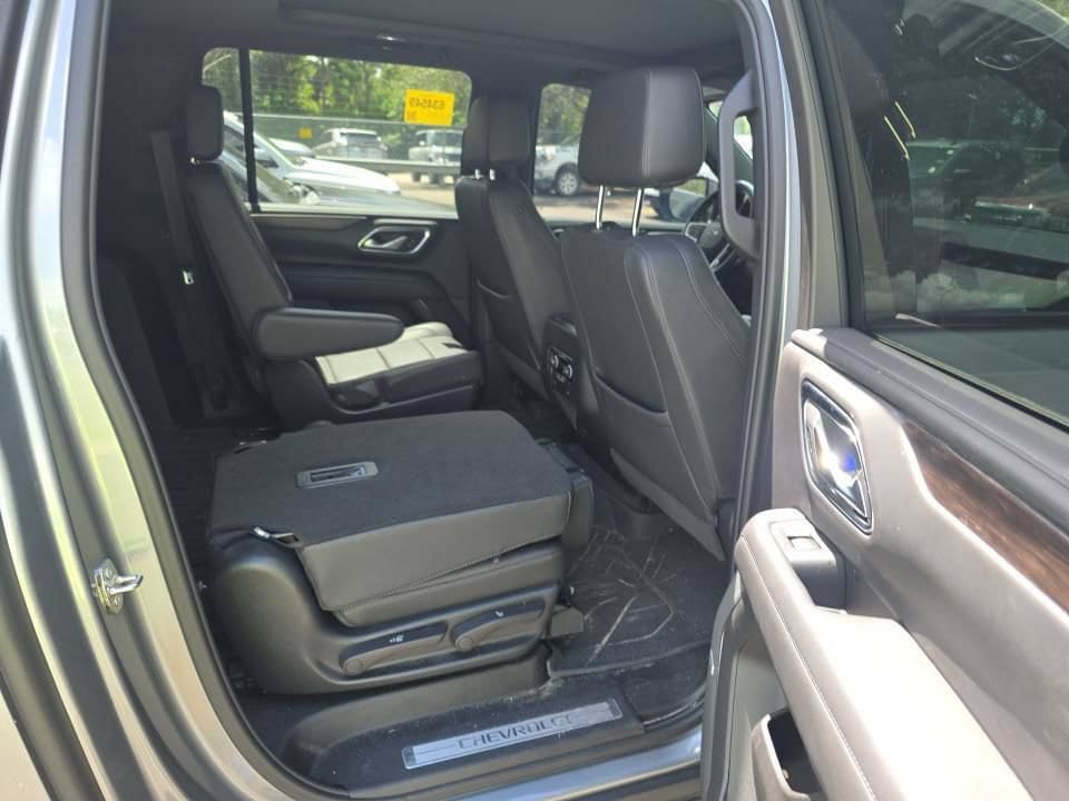 Used 2023 Chevrolet Suburban Z71 w/ Luxury Package AWD/4WD image 27