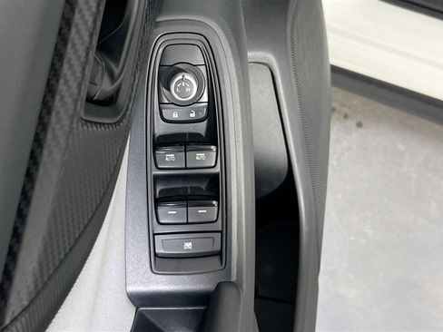 Used 2023 Subaru Crosstrek 2.0i Premium image 17