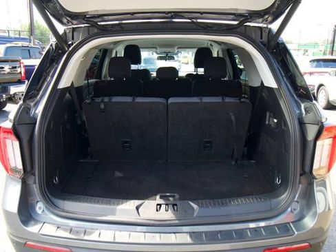 Used 2025 Ford Explorer Active AWD/4WD image 28