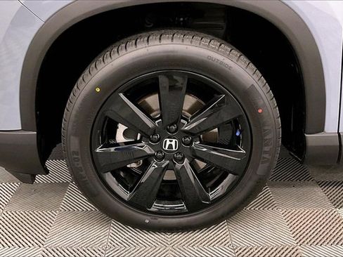 Used 2025 Honda Pilot Black Edition image 9