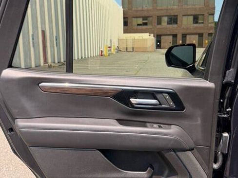 Used 2025 Chevrolet Tahoe LT RWD image 31