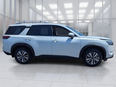 New 2025 Nissan Pathfinder SL image 6