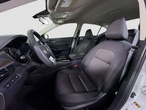 Used 2024 Nissan Altima 2.5 SV FWD image 13
