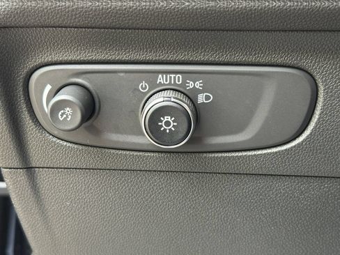 Used 2023 Buick Envision Essence AWD/4WD image 32