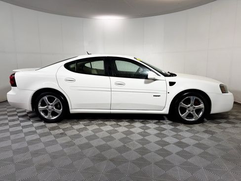 Used 2006 Pontiac Grand Prix GXP w/ Sun And Sound Package image 6
