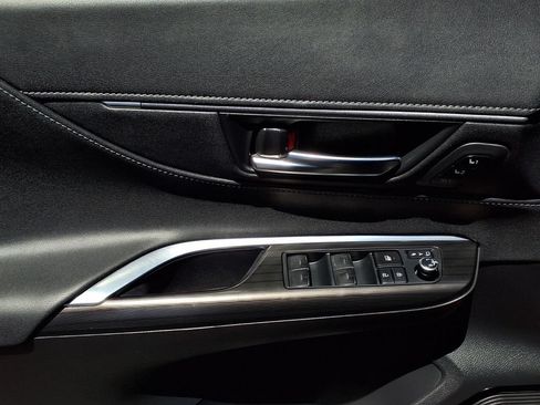Certified 2022 Toyota Venza Limited w/ Advanced Technology Package AWD/4WD image 19