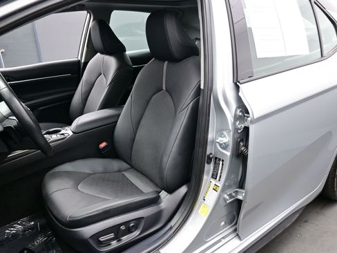 Used 2024 Toyota Camry XSE w/ Navigation Package image 13