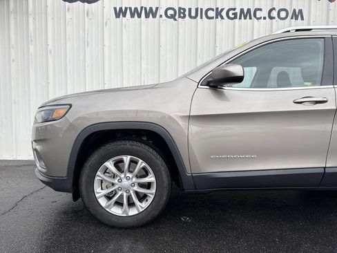 Used 2019 Jeep Cherokee Latitude w/ Popular Appearance Group image 4