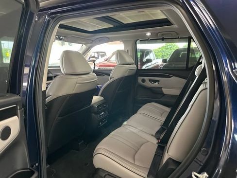 Certified 2025 Honda Pilot Elite image 9