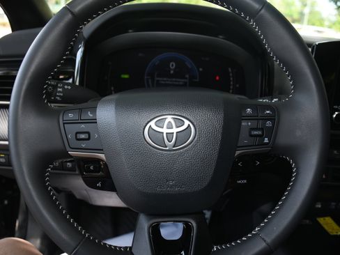 Used 2026 Toyota Camry SE FWD image 12