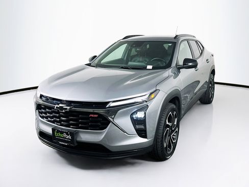 Used 2024 Chevrolet Trax RS w/ Driver Confidence Package image 3