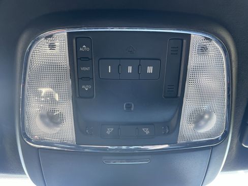 Used 2022 Dodge Charger SRT Hellcat w/ Harman/Kardon Audio Group image 30