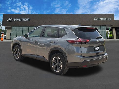 Used 2025 Nissan Rogue SV FWD image 7