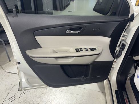 Used 2012 GMC Acadia Denali image 12