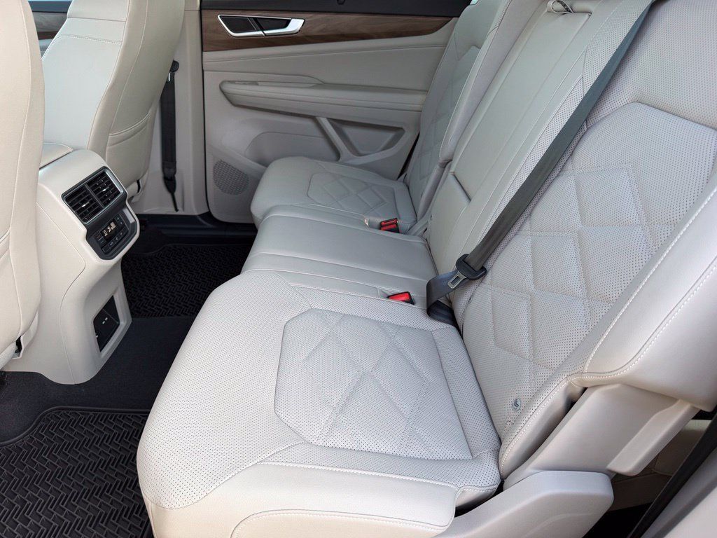 Used 2024 Volkswagen Atlas SE FWD image 10