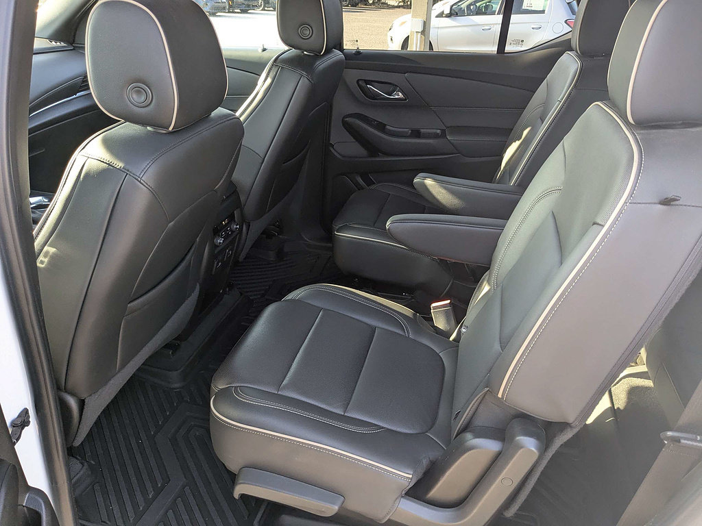 Used 2023 Chevrolet Traverse Premier FWD image 15