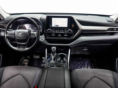 Used 2023 Toyota Highlander LE FWD image 5