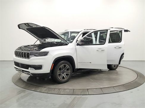 Used 2024 Jeep Wagoneer Series II w/ Flexible Seating Group image 11