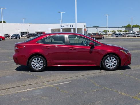 Used 2022 Toyota Corolla LE FWD image 3
