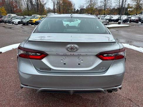 Used 2022 Toyota Camry SE image 4
