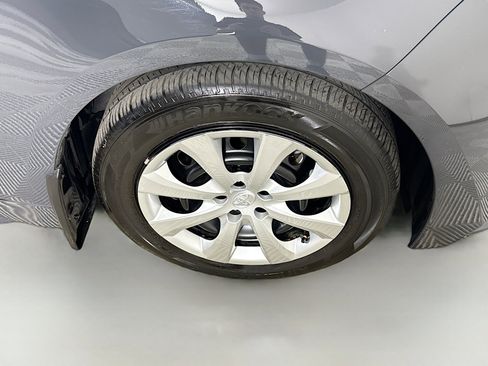 Used 2025 Toyota Corolla LE image 31