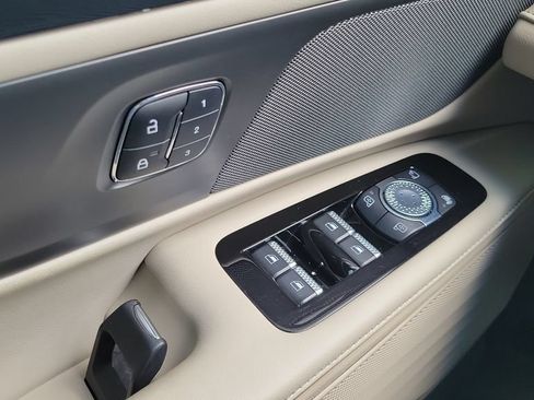 Used 2024 Lincoln Nautilus Premier AWD/4WD image 20