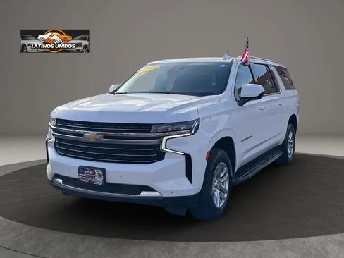Used 2023 Chevrolet Suburban LT RWD image 3