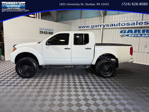 Used 2021 Nissan Frontier SV w/ Midnight Edition Floor Mats image 8