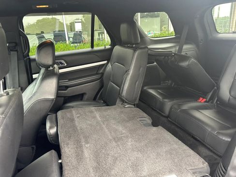Used 2016 Ford Explorer XLT w/ Equipment Group 202A AWD/4WD image 11