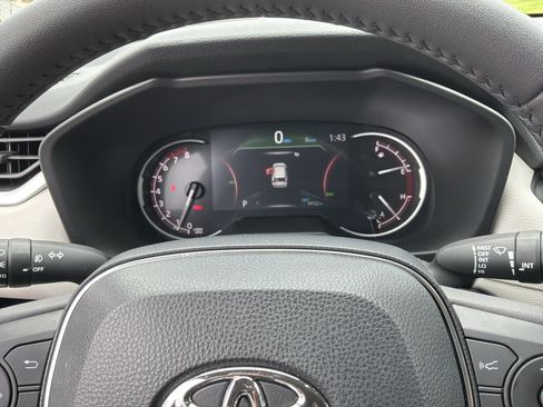 Used 2025 Toyota RAV4 XLE Premium FWD image 21