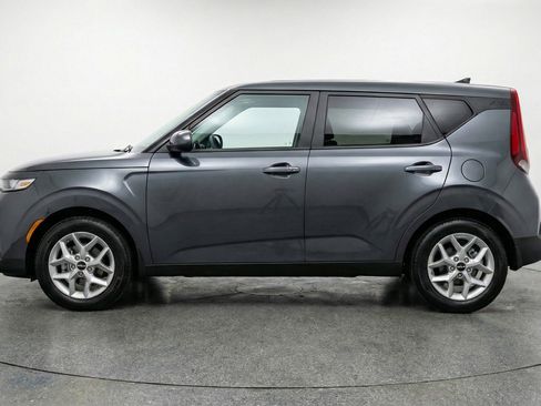Used 2025 Kia Soul LX w/ LX Technology Package FWD image 5