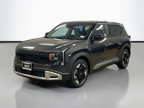 New 2027 Kia Seltos S FWD image 3