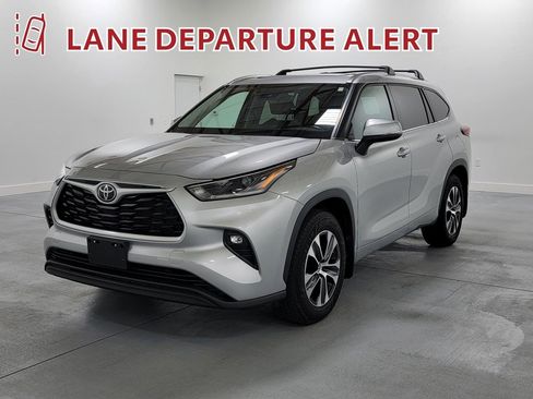 Used 2021 Toyota Highlander XLE image 4