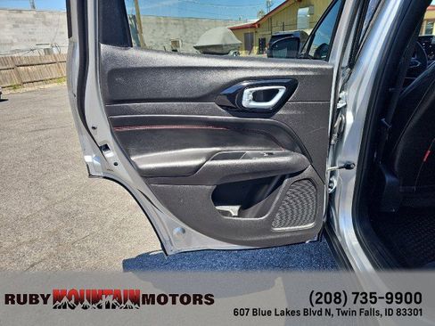 Used 2025 Jeep Compass Trailhawk AWD/4WD image 24