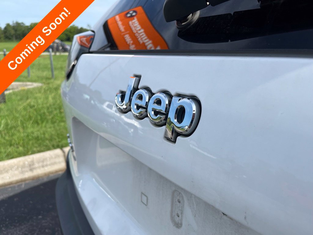 Used 2019 Jeep Cherokee Latitude w/ Popular Appearance Group AWD/4WD image 11
