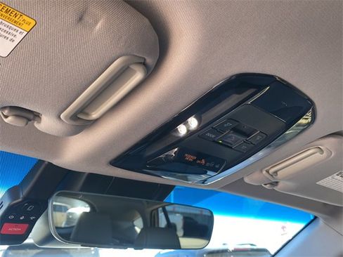 Used 2024 Toyota Venza XLE image 30